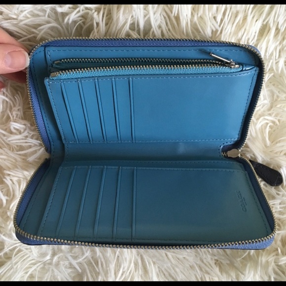 Coach Medium Zip Wallet in Sleeping Rose - Picture 3 of 4